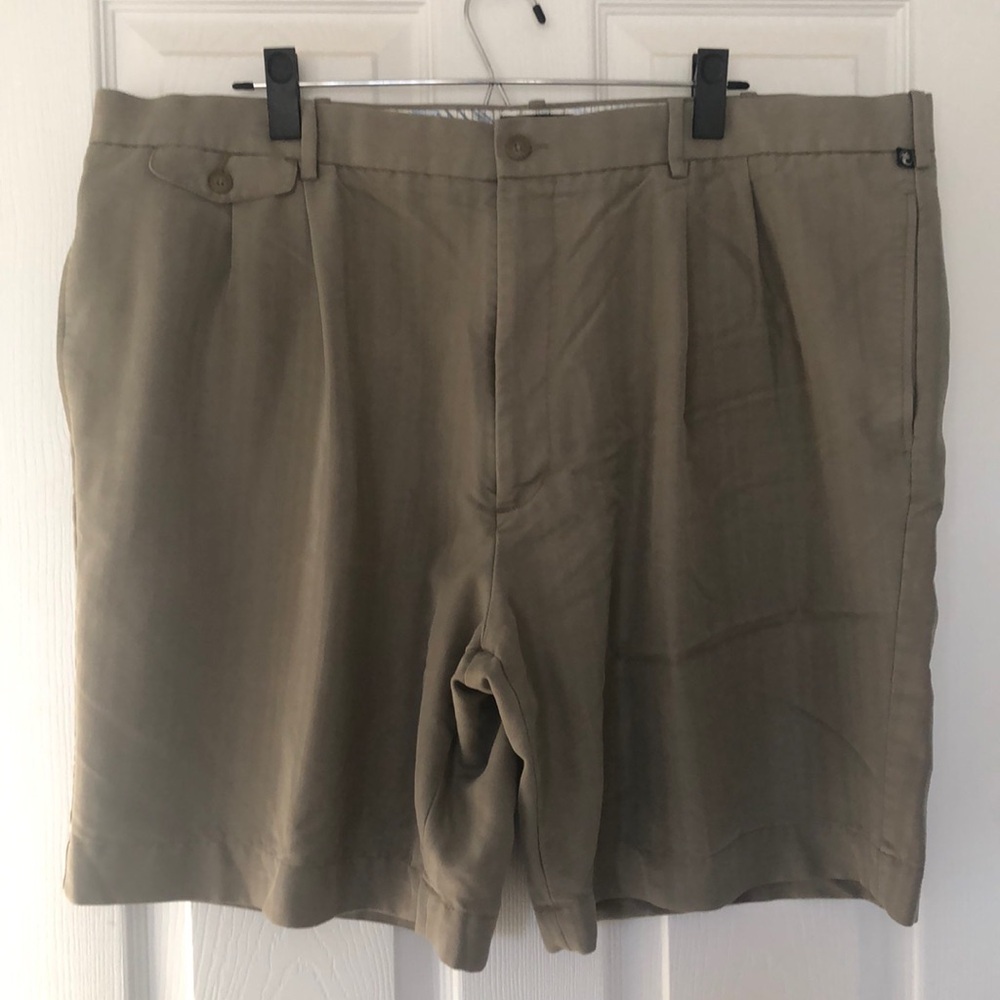 Men’s Ocean Pacific shorts. EUC. Size 44, 8.5in long. Khaki green.